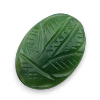 Nefryt kaboszon carving 24x18 mm nr 52