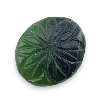 Nefryt kaboszon carving 24x20 mm nr 24
