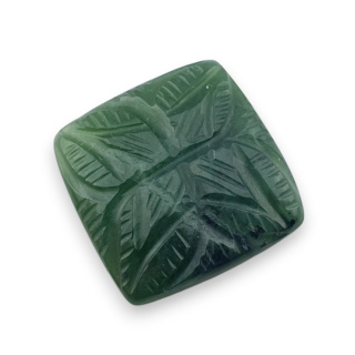 Nefryt kaboszon carving 25x24 mm nr 28