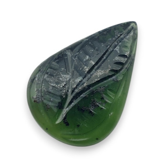 Nefryt kaboszon carving 26x18 mm nr 59