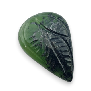 Nefryt kaboszon carving 26x18 mm nr 59