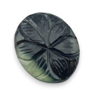 Nefryt kaboszon carving 27x22 mm nr 1
