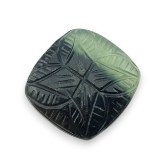 Nefryt kaboszon carving 27x26 mm nr 19