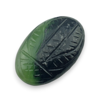 Nefryt kaboszon carving 28x18 mm nr 48
