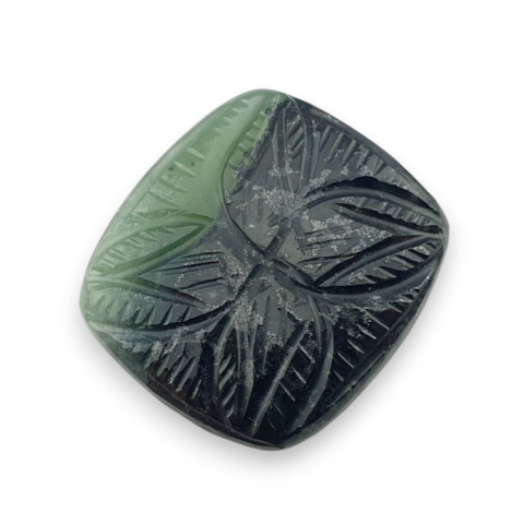 Nefryt kaboszon carving 28x26 mm nr 45 Nefryt kaboszon carving 28x26 mm nr 45