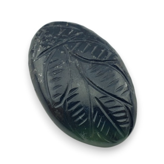 Nefryt kaboszon carving 30x19 mm nr 62
