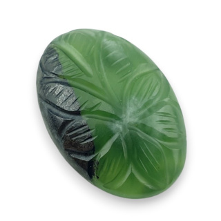 Nefryt kaboszon carving 30x21 mm nr 43