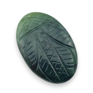 Nefryt kaboszon carving 31x21 mm nr 61