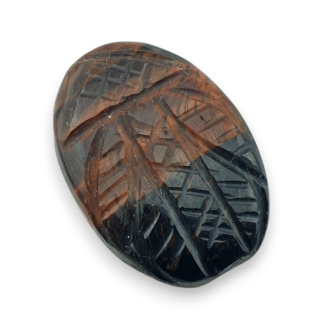 Tygrysie oko czerwone kaboszon carving 27x18 mm nr 26