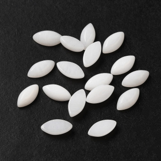 Jadeit biały kaboszon markiza 8x4 mm 1 szt