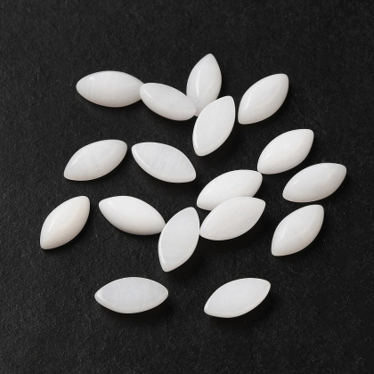 Jadeit biały kaboszon markiza 8x4 mm 1 szt