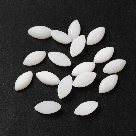 Jadeit biały kaboszon markiza 8x4 mm 1 szt Jadeit biały kaboszon markiza 8x4 mm 1 szt