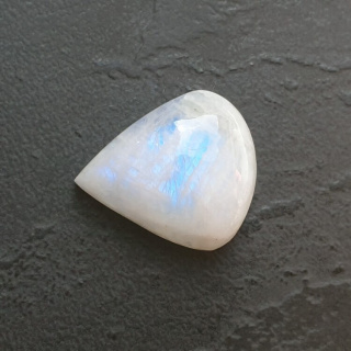 Kamień księżycowy kaboszon 20x18 mm nr A388