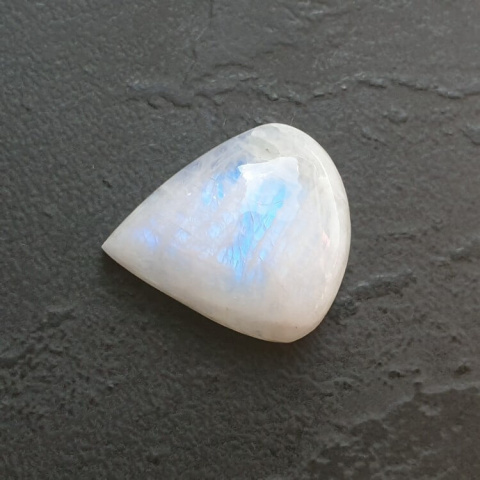 Kamień księżycowy kaboszon 20x18 mm nr A388 Kamień księżycowy kaboszon 20x18 mm nr A388