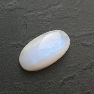 Kamień księżycowy kaboszon 23x13 mm nr A404