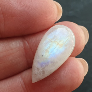 Kamień księżycowy kaboszon 25x13 mm nr A361