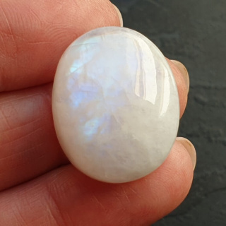 Kamień księżycowy kaboszon 25x20 mm nr A295