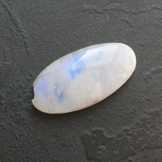Kamień księżycowy kaboszon 30x15 mm nr A384