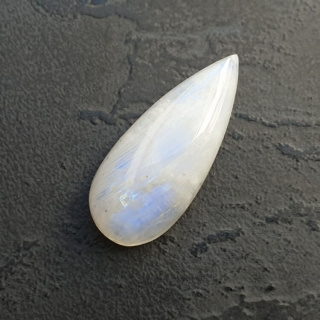 Kamień księżycowy kaboszon 32x14 mm nr A305
