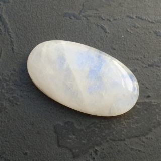 Kamień księżycowy kaboszon 35x20 mm nr A302