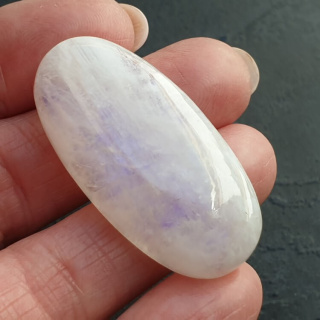 Kamień księżycowy kaboszon 42x21 mm nr A282