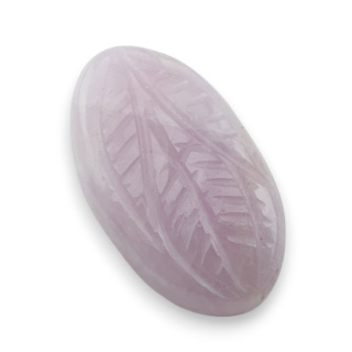 Kunzyt kaboszon carving 24x14 mm nr 19