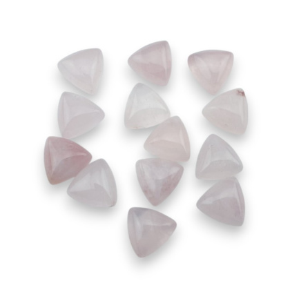 Kwarc różowy kaboszon trylion 10x10 mm 1 szt