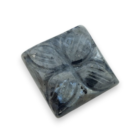 Larvikit kaboszon carving 19x19 mm nr 50 Larvikit kaboszon carving 19x19 mm nr 50