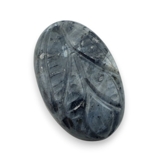 Larvikit kaboszon carving 24x15 mm nr 44