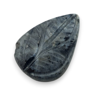 Larvikit kaboszon carving 24x17 mm nr 35