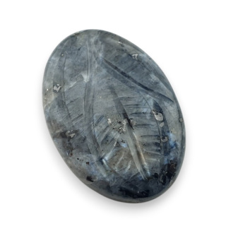 Larvikit kaboszon carving 25x17 mm nr 69