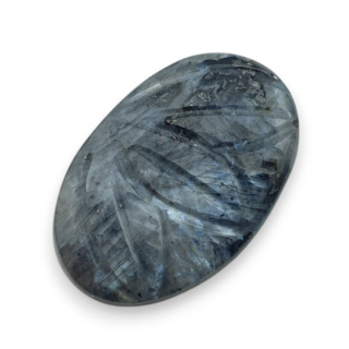 Larvikit kaboszon carving 26x17 mm nr 19