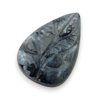 Larvikit kaboszon carving 26x18 mm nr 40