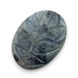 Larvikit kaboszon carving 26x19 mm nr 20