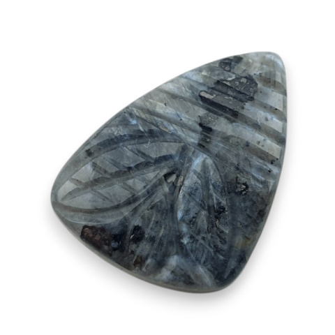 Larvikit kaboszon carving 26x19 mm nr 78 Larvikit kaboszon carving 26x19 mm nr 78