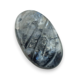 Larvikit kaboszon carving 27x16 mm nr 23