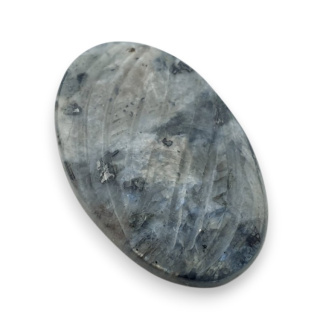 Larvikit kaboszon carving 27x17 mm nr 27