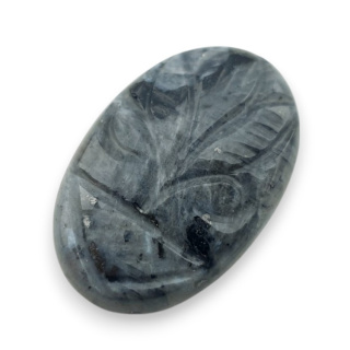 Larvikit kaboszon carving 27x17 mm nr 34