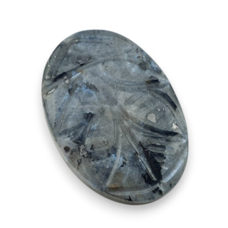 Larvikit kaboszon carving 27x19 mm nr 41