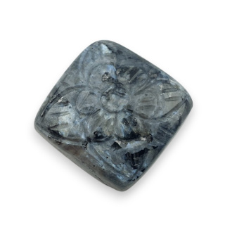 Larvikit kaboszon carving 27x26 mm nr 30