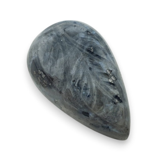 Larvikit kaboszon carving 28x17 mm nr 68