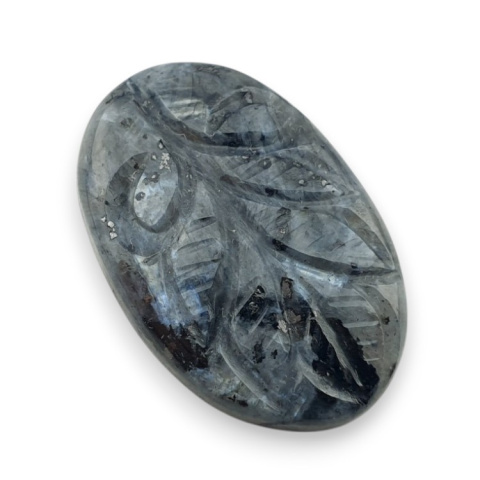 Larvikit kaboszon carving 28x18 mm nr 66 Larvikit kaboszon carving 28x18 mm nr 66