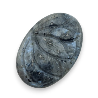 Larvikit kaboszon carving 28x19 mm nr 80