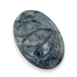 Larvikit kaboszon carving 28x19 mm nr 80
