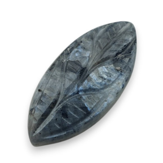 Larvikit kaboszon carving 29x14 mm nr 82