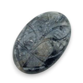 Larvikit kaboszon carving 29x19 mm nr 73