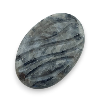 Larvikit kaboszon carving 29x20 mm nr 42