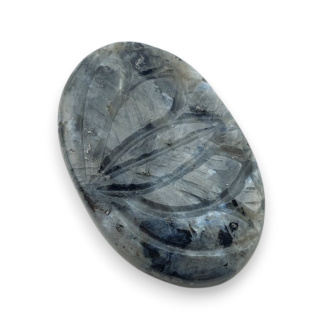 Larvikit kaboszon carving 30x19 mm nr 13