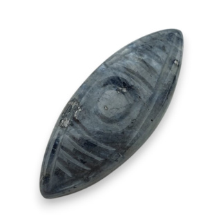 Larvikit kaboszon carving 32x12 mm nr 58