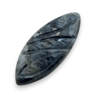 Larvikit kaboszon carving 32x13 mm nr 24